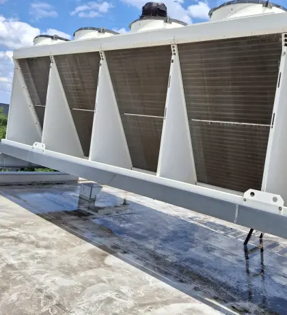 Reiniging condensors koelhuis in Helmond