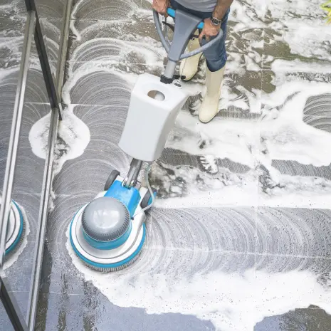 Betonvloer reinigen